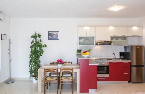 Kastel Sucurac House | 96 m² House ∙ 2 bedrooms ∙ 5 guests