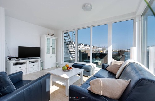 Olpenitz Boat Rental | 97 m² Houseboat ∙ 2 bedrooms ∙ 6 guests
