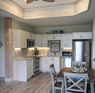 Lake Cowichan Apartment | 98 m² Apartment ∙ 1 bedroom ∙ 4 guests