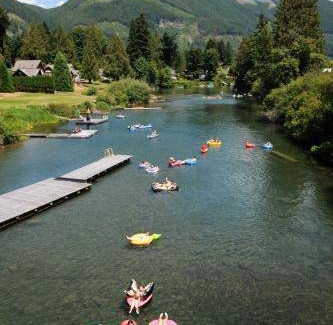 Lake Cowichan Apartment | 98 m² Apartment ∙ 1 bedroom ∙ 4 guests