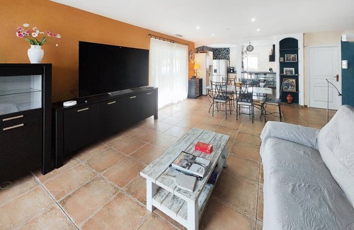 Servian House | 98 m² House ∙ 2 bedrooms ∙ 4 guests