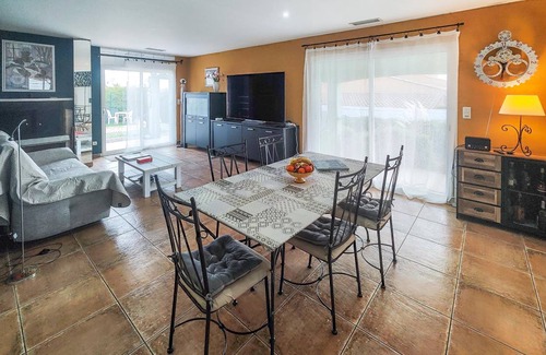 Servian House | 98 m² House ∙ 2 bedrooms ∙ 4 guests