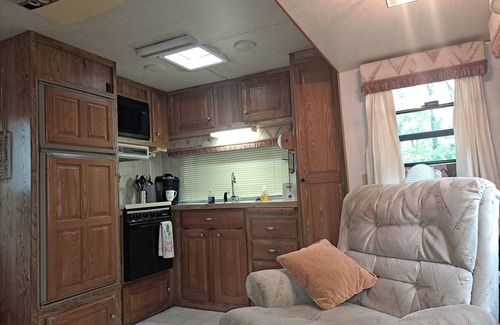 Cloquet House | 99 NuWa 5th wheel offers a quiet relaxing getaway for yourself or has room for 4