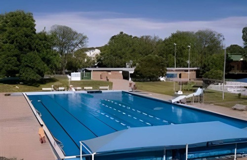Ballarat East Resort | 999 m² Resort ∙ 3 bedrooms ∙ 20 guests
