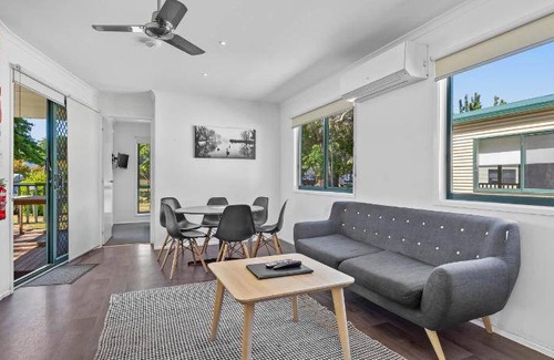 Ballarat East Resort | 999 m² Resort ∙ 3 bedrooms ∙ 20 guests