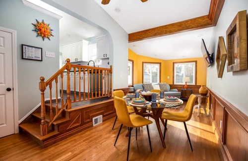 Grand Rapids House | 9mins to Downtown GR | Hot Tub | Fire Pit | Pet Friendly | Foos Ball | Ping Pong