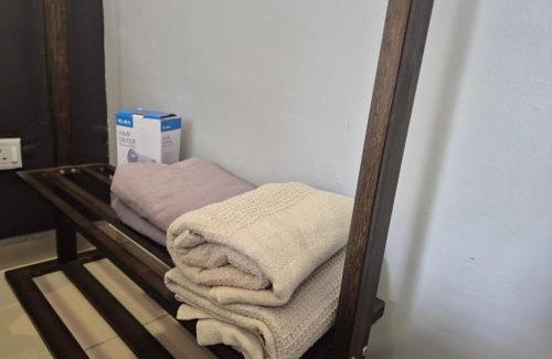 Si Rusa Apartment | 9pax GFloor 2R2B DOORSTEP TO BEACH, WATERSPORT, BBQ Set, Pool, Wifi, 50"TV