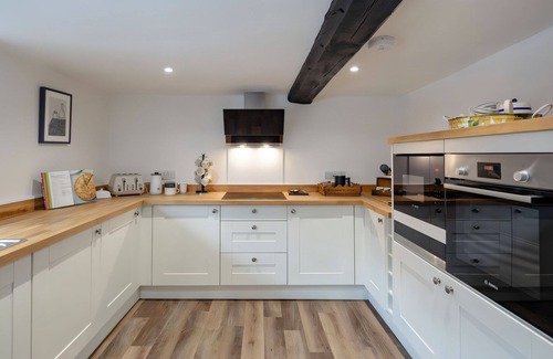 Petersfield Apartment | A 16th century Hideaway in Petersfield, South Downs Market Town