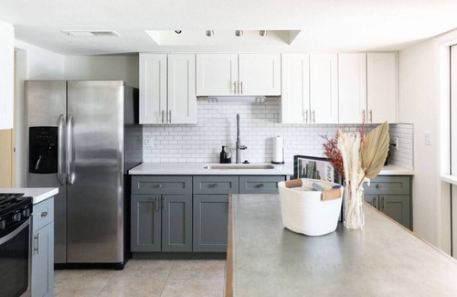 Paradise Plaza House | A 3BR/2BA Valley View Retreat