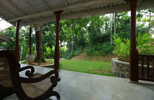Kaduruduwa Villa | A “barefoot luxury” combination of colonial Dutch style and elegant