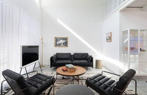 Neve Tzedek Apartment | A Bauhaus Gem - Prime Location