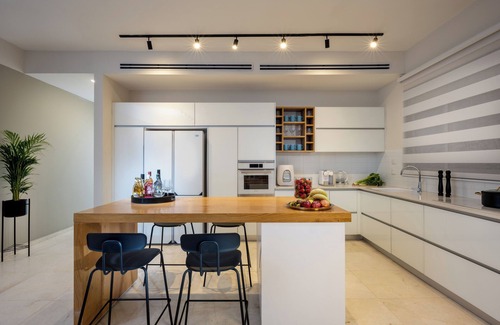 Eilat Apartment | A beautiful large sea view penthouse in Eilat with a private pool