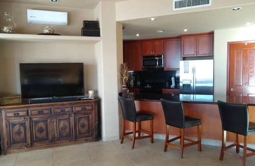 Centro Condo | A Beautiful Penthouse with a view -3 Bedroom In Las Palomas On the Beach