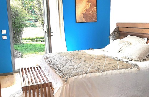 Les Echets Bed & Breakfast | A bed and breakfast in the woods