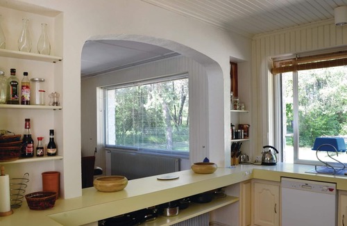 Sers House | A bright house on a 3-hectare plot with a small vineyard and orchard.