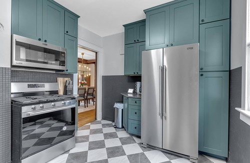 Front Park House | A Buffalo Gem in Elmwood Village. Centered between The Falls and Bills Stadium.