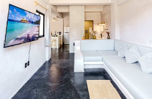 Santa Maria Apartment | A/C in Bed | Pool Access | Cleaned Daily | 55"Inch S/TV