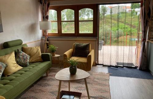 Sao Martinho da Cortica Bed & Breakfast | A Casa Amarela Guesthouse