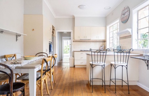 Rosebud Cottage | A charming european cottage close to the beach.