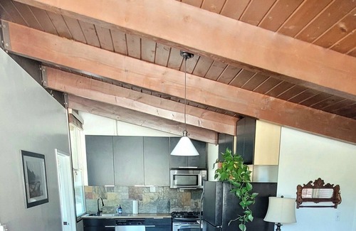 Topanga House | A Charming Guesthouse One Bedroom Suite in the Heart of Topanga