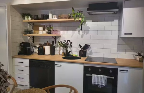 Boronia Apartment | A cosy and private studio in Boronia for two with yard