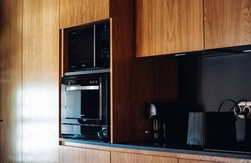 Sortelha Apartment | a cosy contemporary one-bedroom studio unit with 31 m2