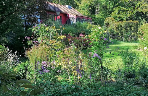 Rougegoutte Cottage | A cottage in a garden in Rougegoutte