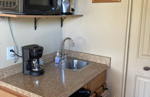 Anthem Apartment | A couples retreat, hiking trails, horse boarding available, Desert Hills.