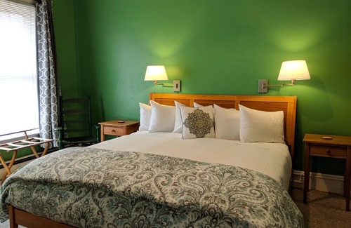 Shelburne Bed & Breakfast | A cozy 1st Floor King B&B room in Downtown Shelburne - Delicious Breakfasts! SHE