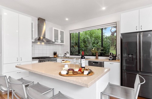 Lorne House | A Cozy 4BR Located in the Charming Coastal Town of Lorne