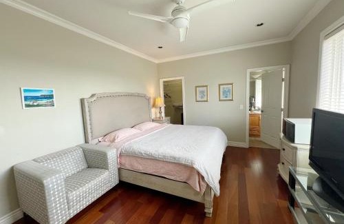 Richmond House | A cozy bedroom with a private washroom close to YVR Richmond