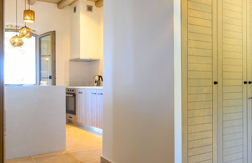Mirsini House | A cozy house with a beautiful view of mountain & sea.