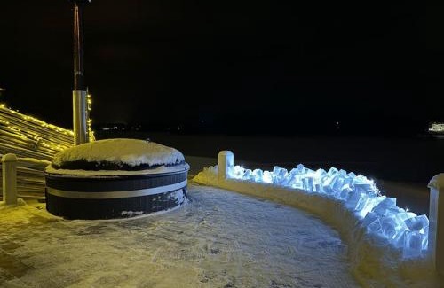 Rovaniemi Villa | A cozy house with a guesthouse by the river