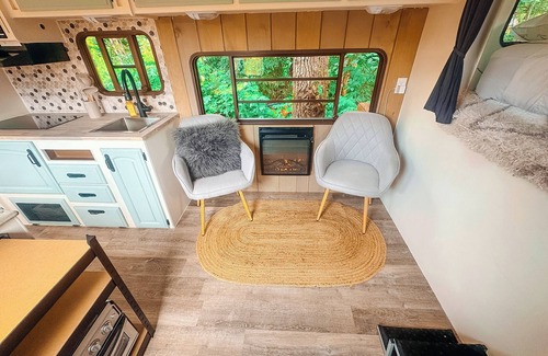 North Bay House | A cozy retreat w/firepit - right across from Trout Lake!