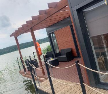 Barczewo Apartment | "A" Domki na wodzie Barczewko 1 z 4 domków