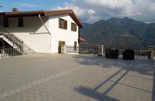 Costa Volpino House | A. F.antastic V.iew