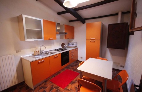 Lazise Old Town Cottage | A fascinating Medioeval Tower on the borders of Lake Garda