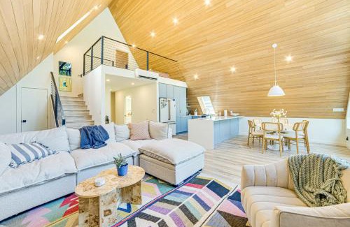 Malakoff House | A-Frame Cabin with Deck Near Cedar Creek Lake