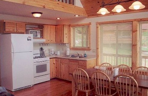 Magnet Cabin | A full Moon night, the entire River transforms to ‘Moon River"