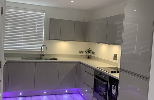 Basildon House | A G2 Luxury home that sleeps up to 4 guests
