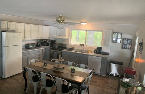 Gerald House | A Great Escape Lake Front Cottage on Waters Edge