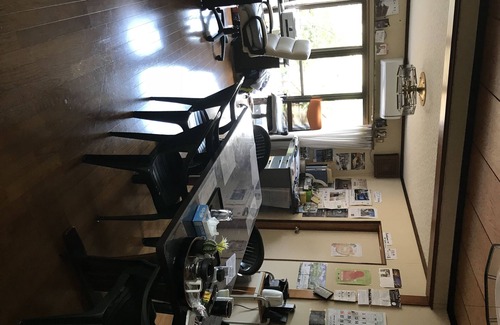 Uozu House | A house with a rural garden