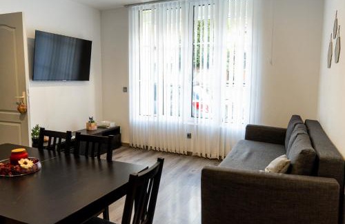 Le Pin Apartment | A L'Ombre du Pin "1" - Ground-Floor T3 near Disneyland and Paris, 1-6 Guests