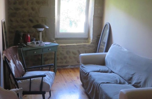 Chateauneuf-sur-Isere House | A la belle histoire