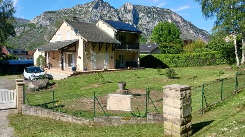 Tarascon-sur-Ariege House | A LA JOIE DE VIVRE Chez l'habitant