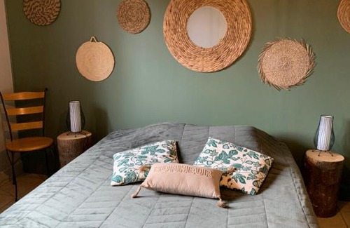 Bellegarde-Poussieu Bed & Breakfast | A La Mare du Vieux Chêne