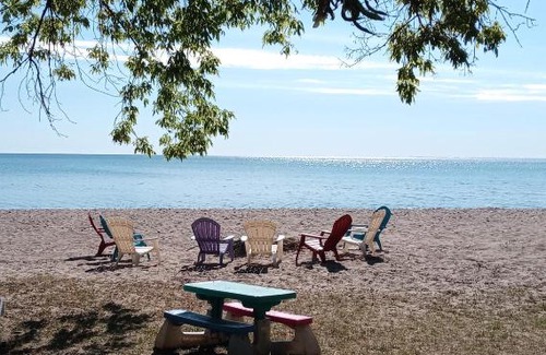 Lakeport House | A LAKE HURON SUNRISE Home Retreat