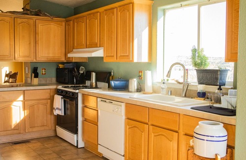 Abiquiu House | A light-filled home with views of the Jemez