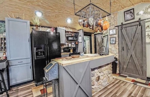 Bonnieville House | A little piece of heaven! Rustic cabin with a pond