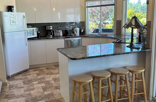 Regional District of Nanaimo House | A luxurious 3 bedroom oceanside retreat